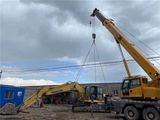 柯坪县25吨吊车的工作半径是多少？